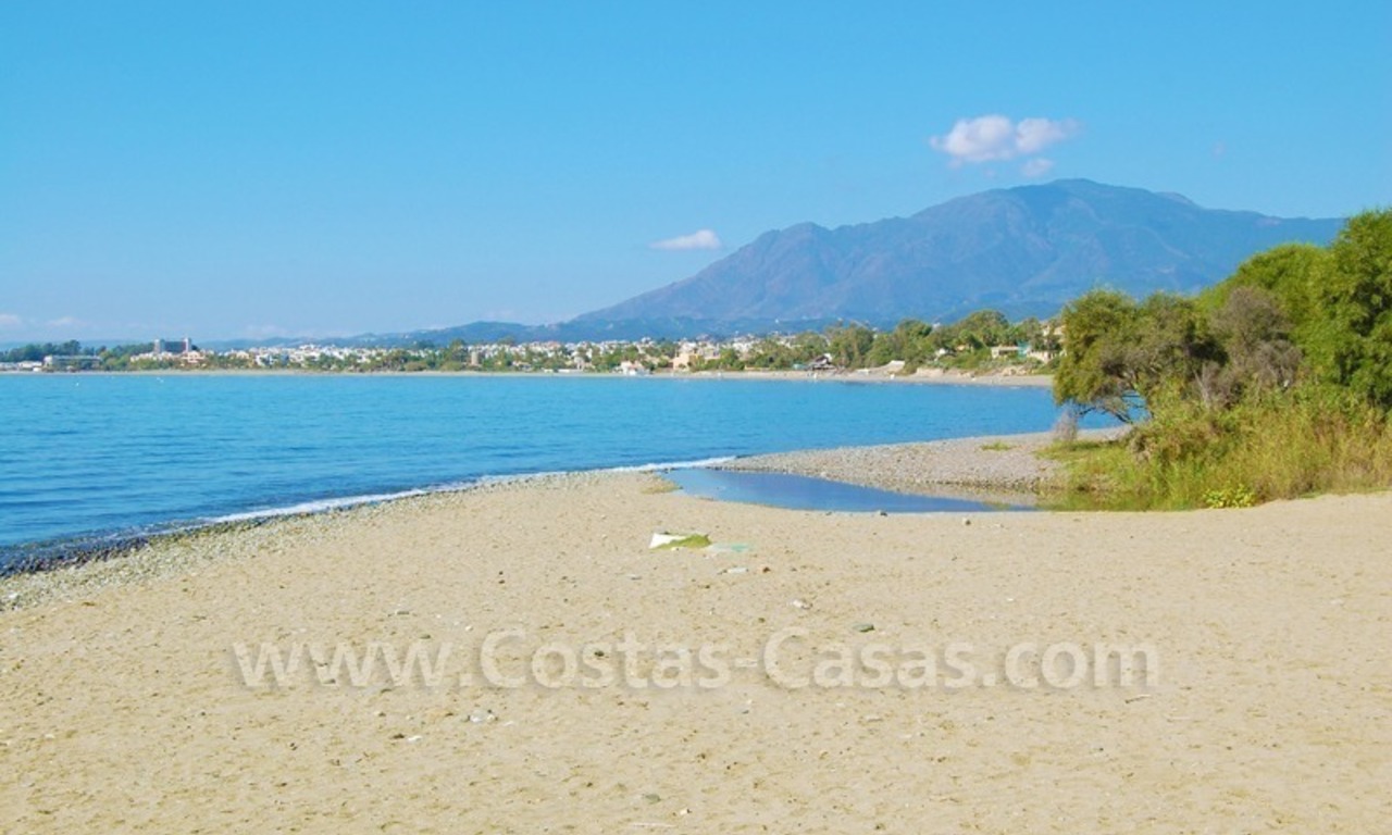 Beachside villa for sale on the New Golden Mile between Marbella and Estepona 28