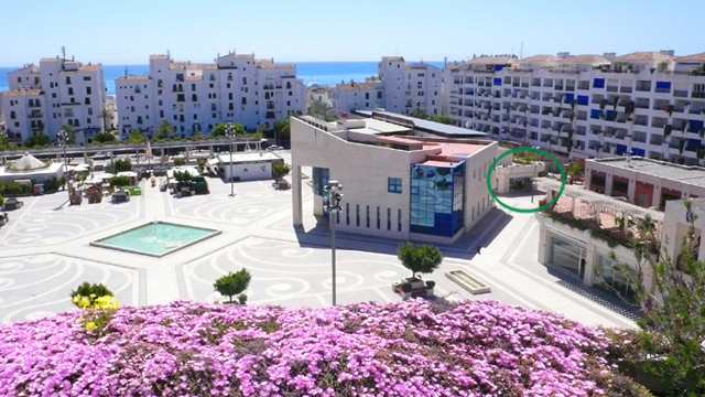 Costas & Casas Banderas plein