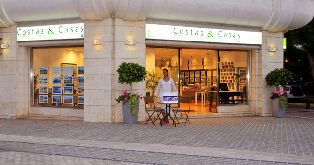Costas & Casas oficina Puerto Banus Marbella