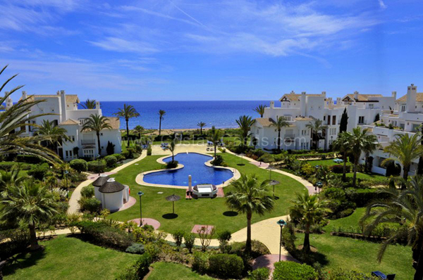 Beachfront penthouse appartement te koop Marbella