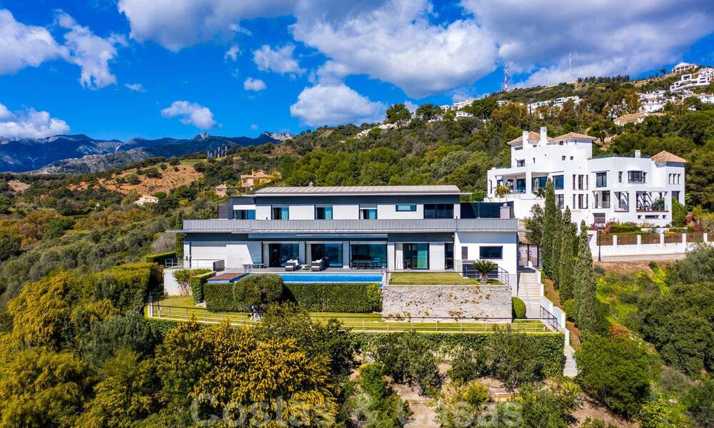 Move in ready! Modern villa for sale with stunning open sea views just east of Marbella centre 32704