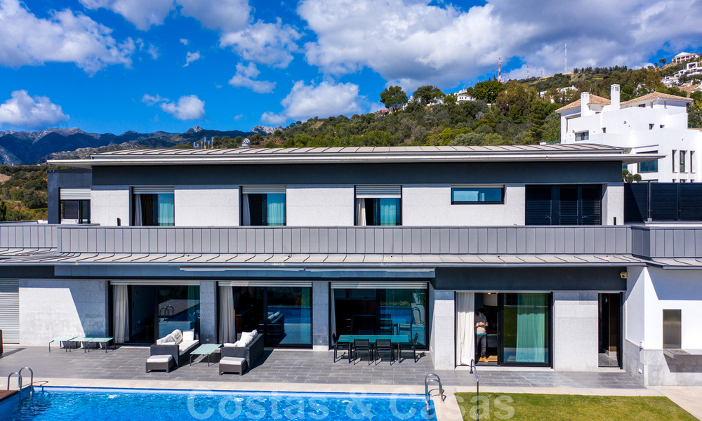 Move in ready! Modern villa for sale with stunning open sea views just east of Marbella centre 32705