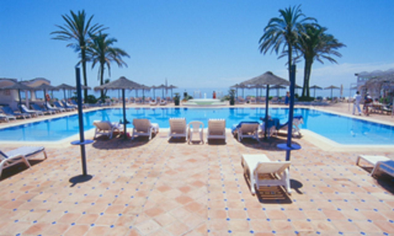 Beachside villa for sale, Los Monteros, Marbella 18