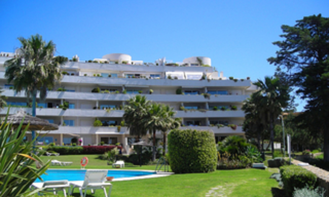 Frontline beach apartment for sale, beachfront / first line beach, Marbella - Estepona. 4