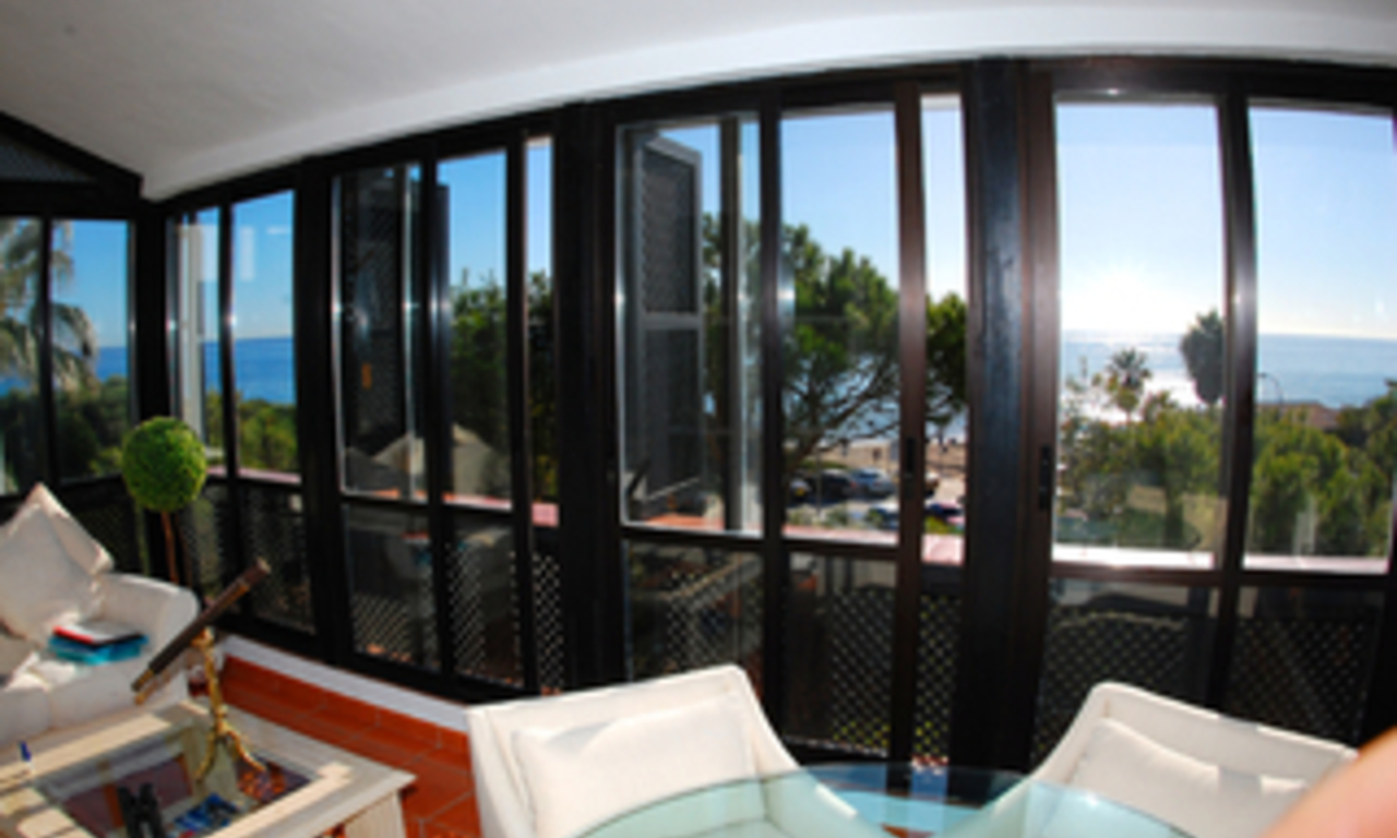 Beachfront penthouse apartment for sale in Elviria, East Marbella 6