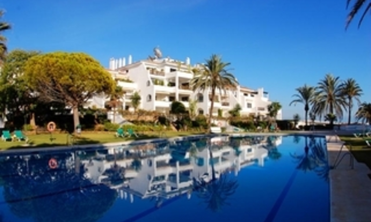 Beachfront apartment to buy on the Golden Mile between Marbella centre and Puerto Banus 1