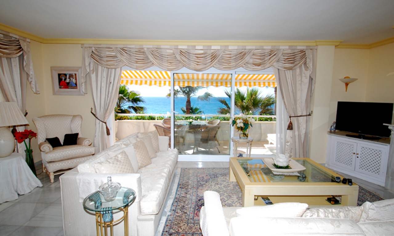 Spacious frontline beach penthouse for sale, New Golden Mile, between Marbella and Estepona. 11