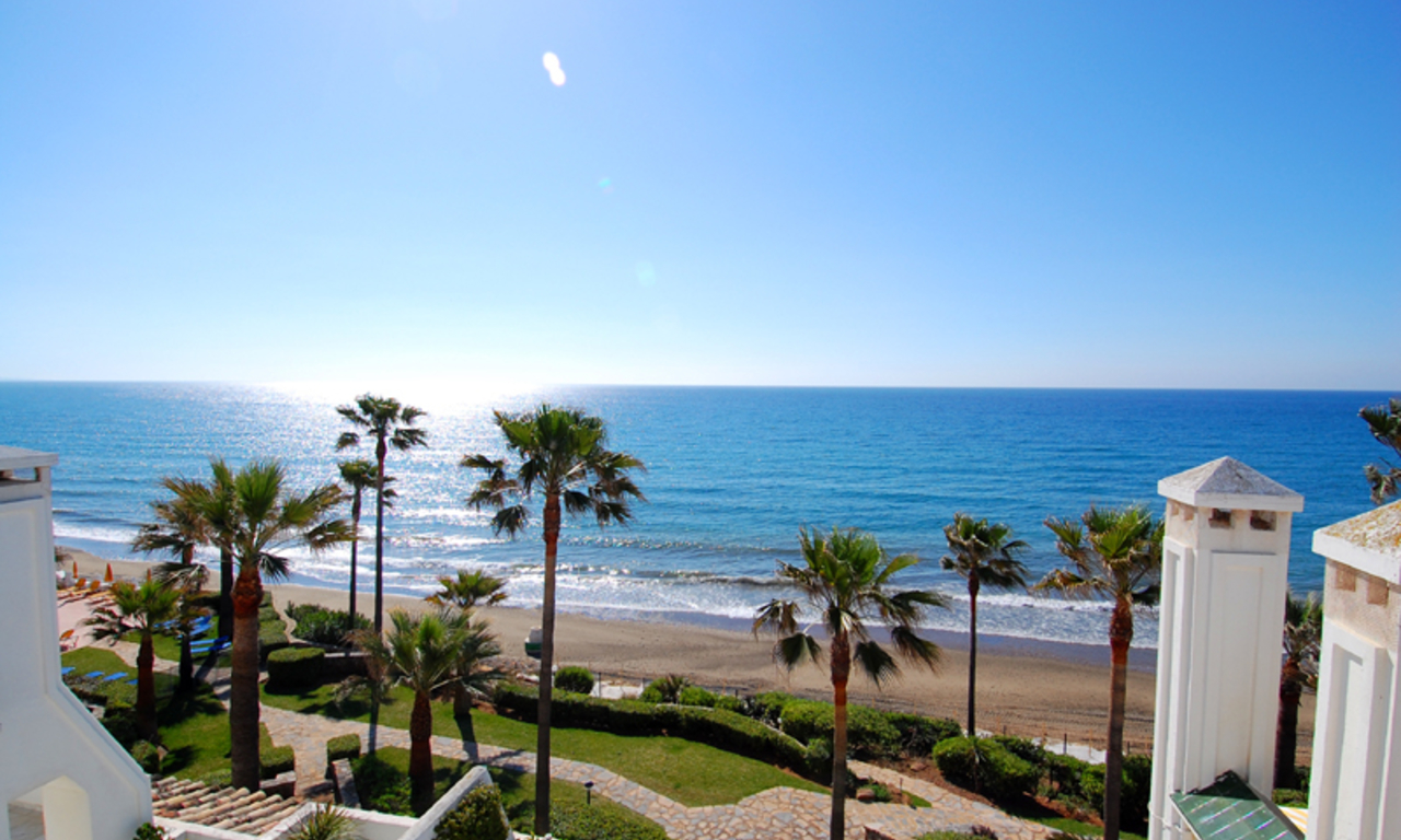 Spacious frontline beach penthouse for sale, New Golden Mile, between Marbella and Estepona. 8