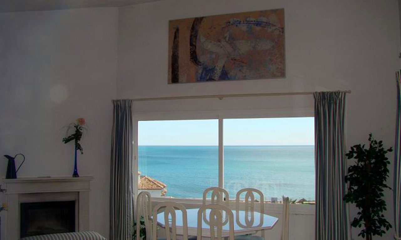 Beachfront penthouse apartment for sale in Estepona 7