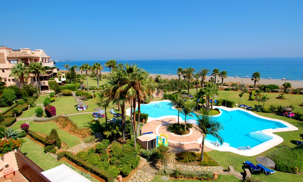 Frontline beach penthouse for sale - New Golden Mile between Puerto Banus (Marbella) and the centre of Estepona 1