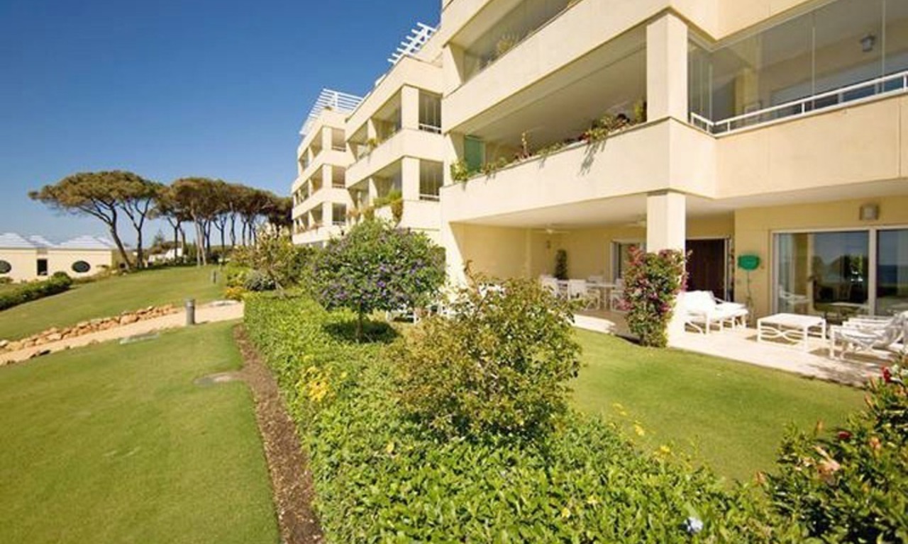 Frontline beach garden apartment for sale in Cabopino, Marbella 6
