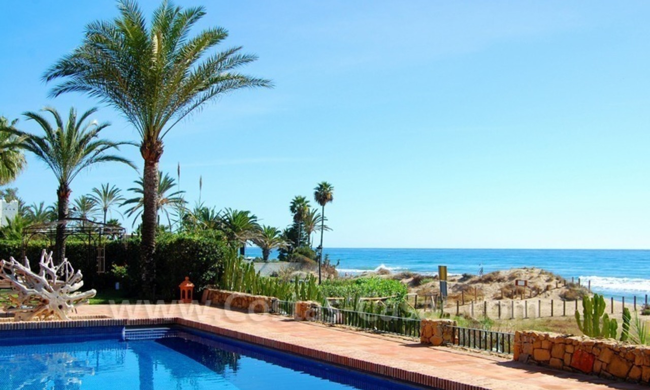 Beachfront exclusive villa for sale, frontline beach, Los Monteros - Bahia de Marbella - Marbella 1