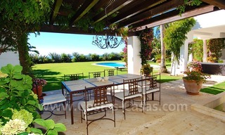 Exclusive frontline beach villa for sale, Marbella - Estepona 6