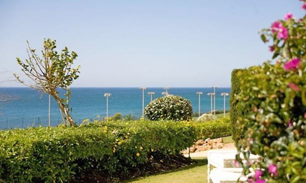Frontline beach garden apartment for sale in Cabopino, Marbella 2
