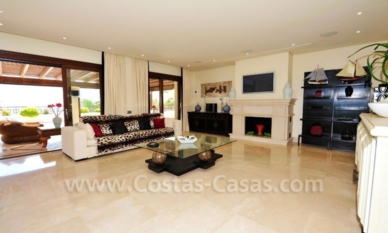 Los Monteros Playa – Marbella: exclusive frontline beach penthouse apartment for sale 12