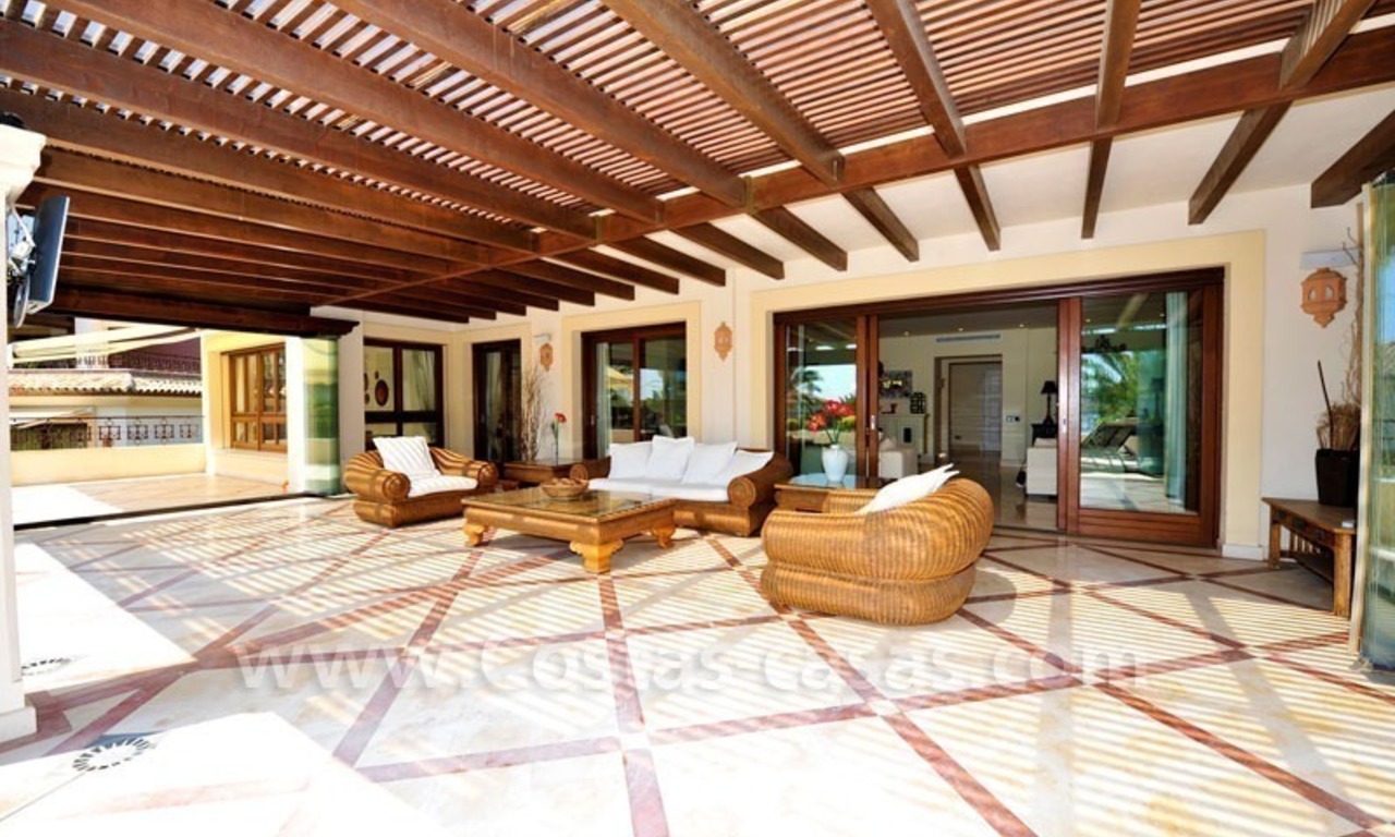 Los Monteros Playa – Marbella: exclusive frontline beach penthouse apartment for sale 8