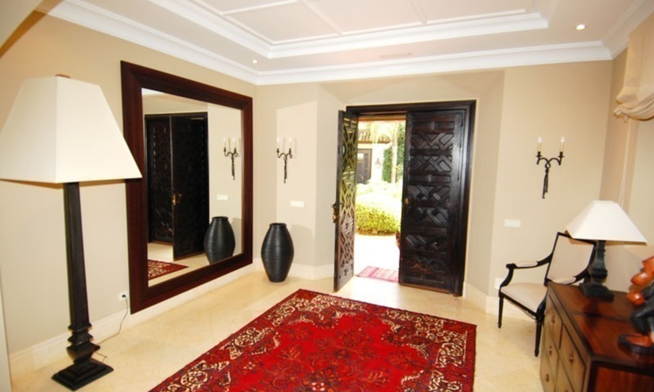 Elegant exclusive villa for sale near Puerto Banus in Marbella 10