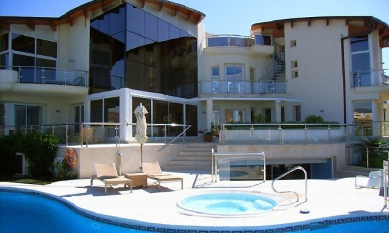 Contemporary luxury villa for sale, frontline golf, Marbella - Benahavis 5
