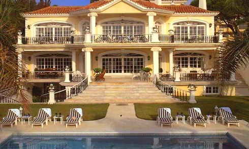 Prestige beachfront villa for sale, Puerto Banus - Marbella 