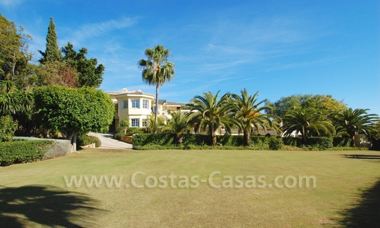 Exclusive villa for sale with a panoramic views, prestigious gated community, Marbella – Benahavis 14