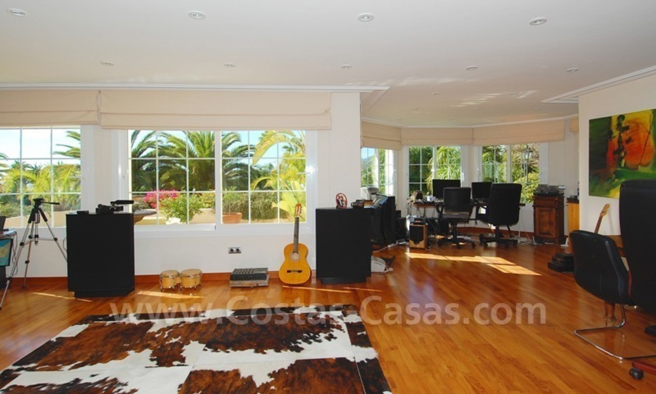 Exclusive villa for sale with a panoramic views, prestigious gated community, Marbella – Benahavis 22