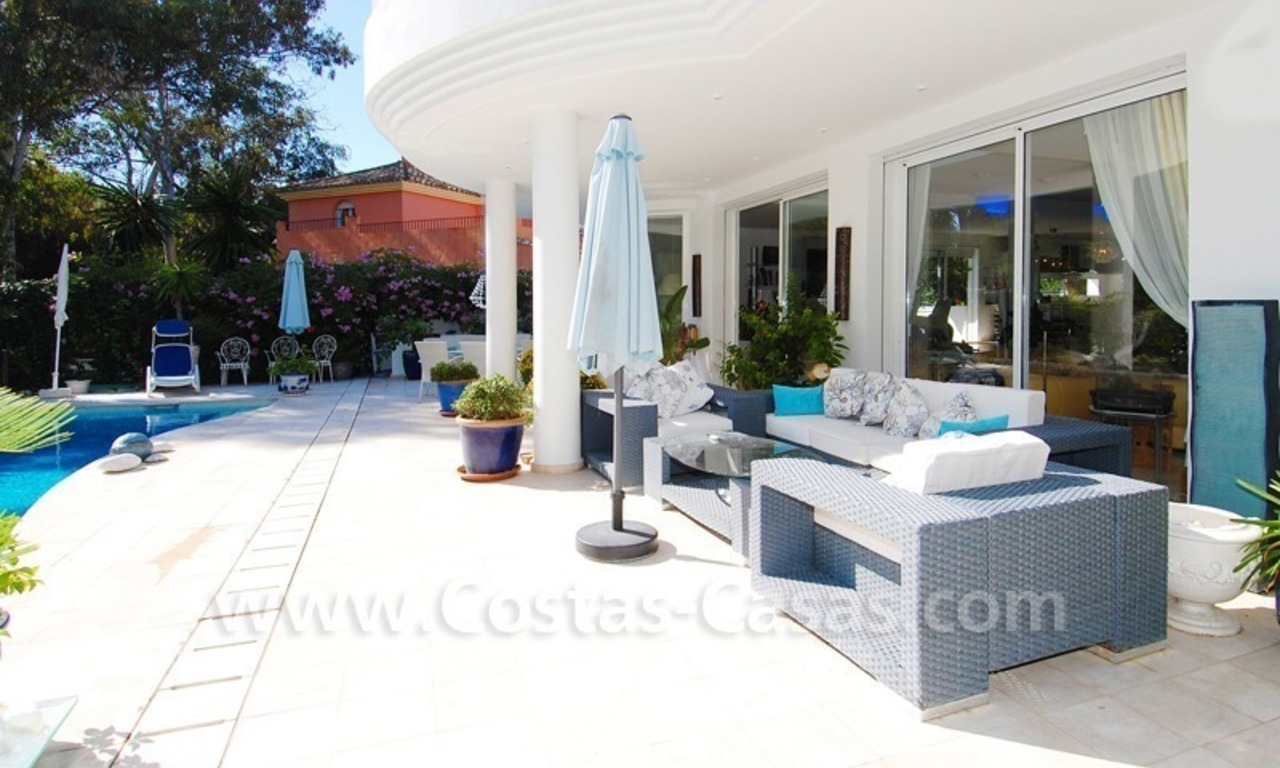 Modern beachside villa for sale, close to the beach, in the area between Marbella and Estepona 6