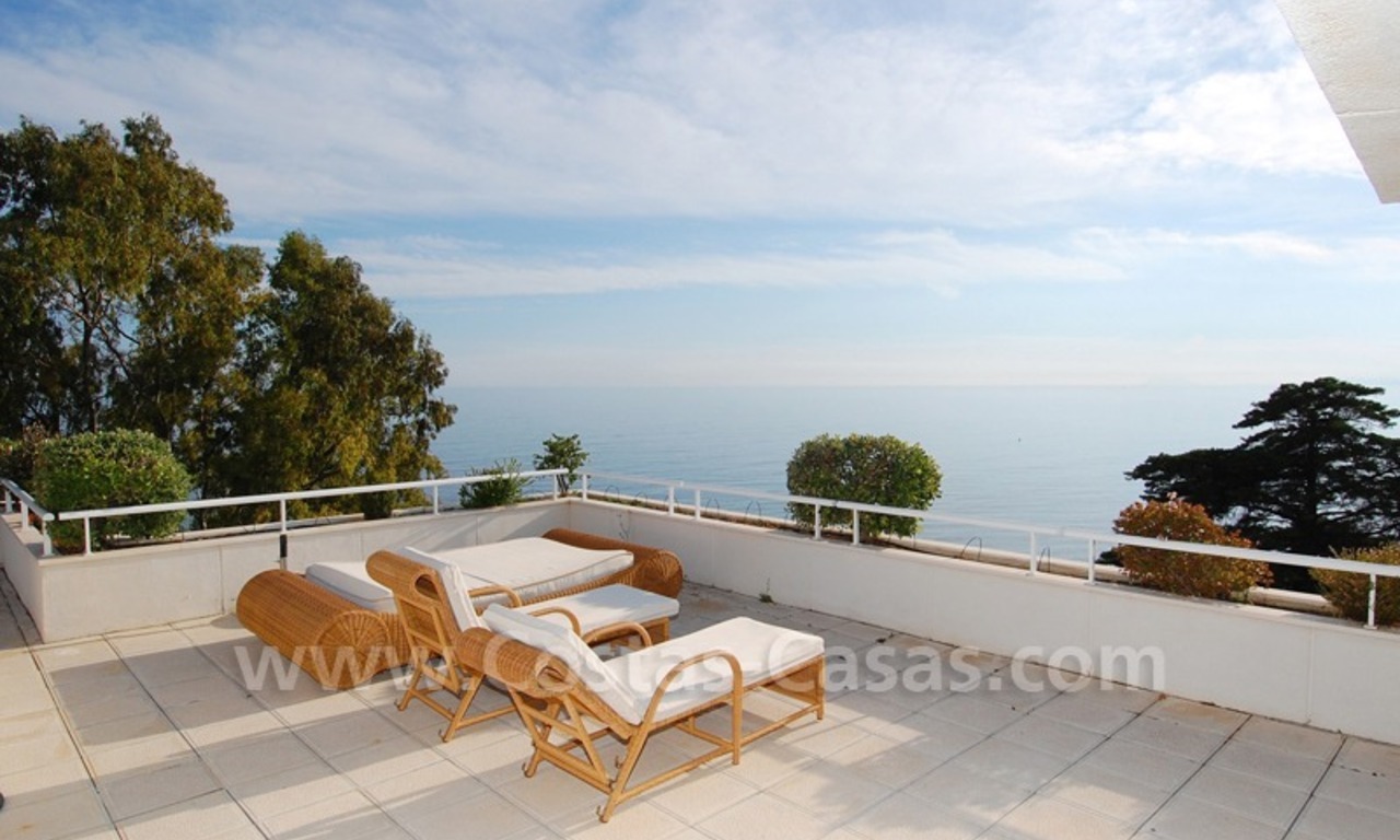 Beachfront apartments and penthouse for sale in a front line beach complex on the New Golden Mile, Marbella - Estepona 19
