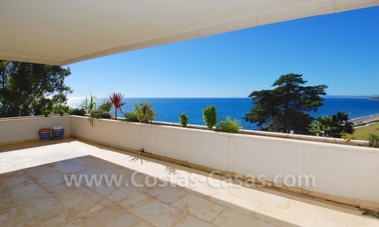 Beachfront apartments and penthouse for sale in a front line beach complex on the New Golden Mile, Marbella - Estepona 6