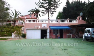 Huge beachside villa with guesthouses for sale close to the beach in Eastern Marbella 1