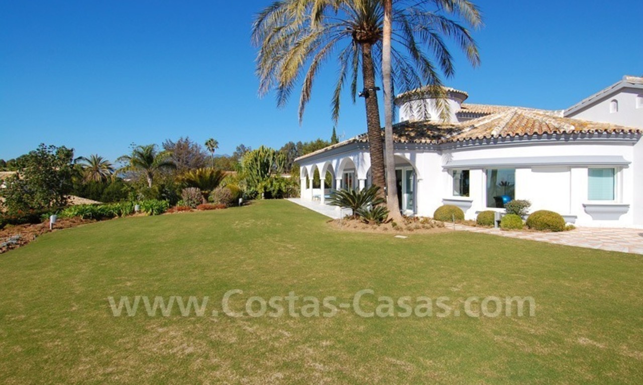 Breathtaking immaculate contemporary style villa for sale in Marbella on a large plot with sea view 2