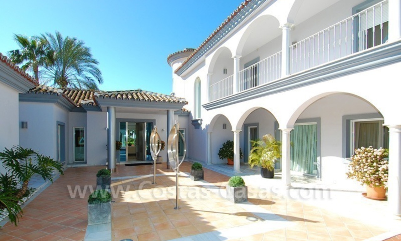 Breathtaking immaculate contemporary style villa for sale in Marbella on a large plot with sea view 7