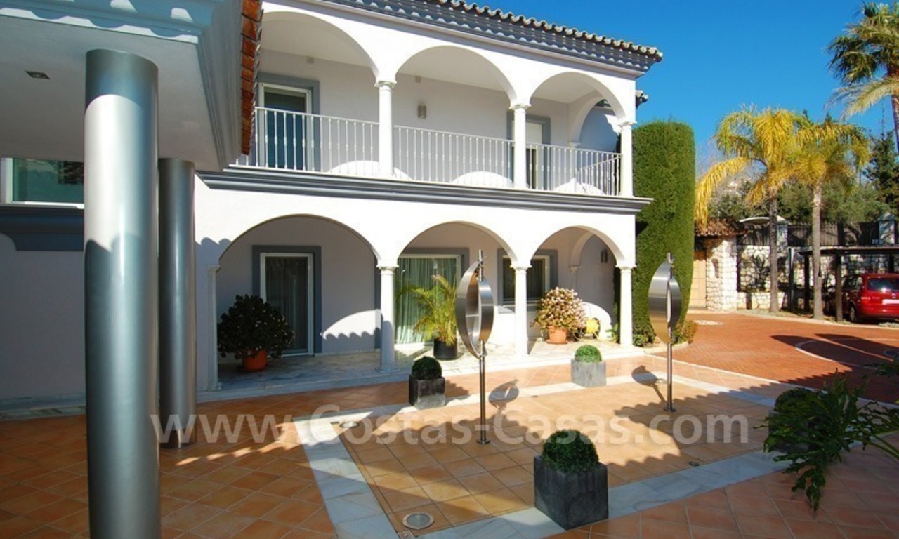 Breathtaking immaculate contemporary style villa for sale in Marbella on a large plot with sea view 8