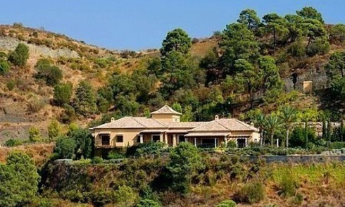 Luxury villa for sale in Golf Resort in Marbella - Benahavis 