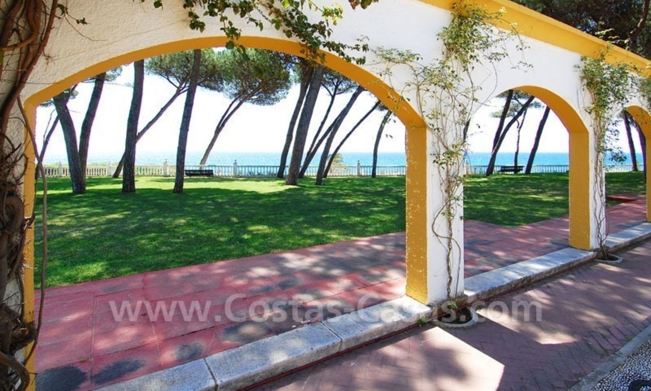 Spacious apartment for sale on the beachfront complex in Marbella on the Golden Mile 6