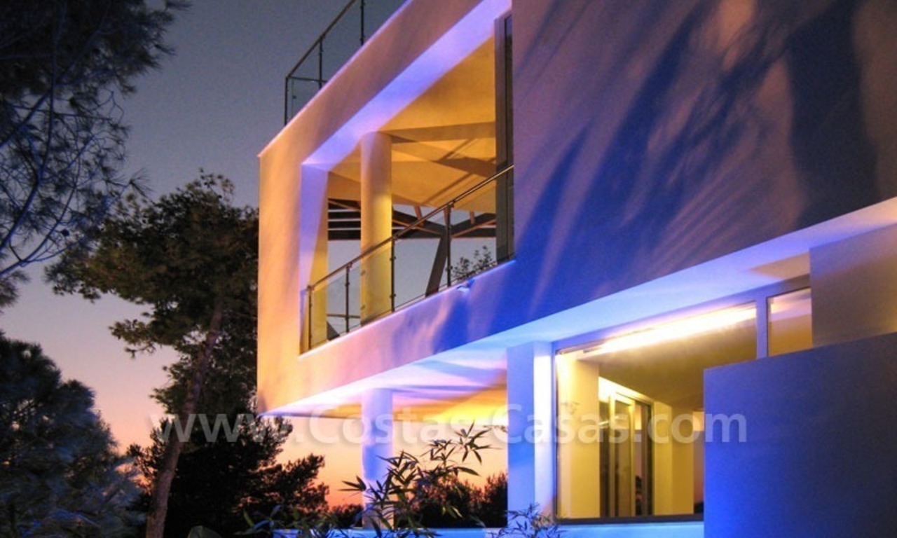 Contemporary style luxury houses for sale on the Golden Mile in Marbella 28