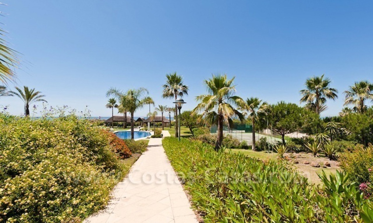 Beachside apartment for sale in beachfront complex in Marbella 1