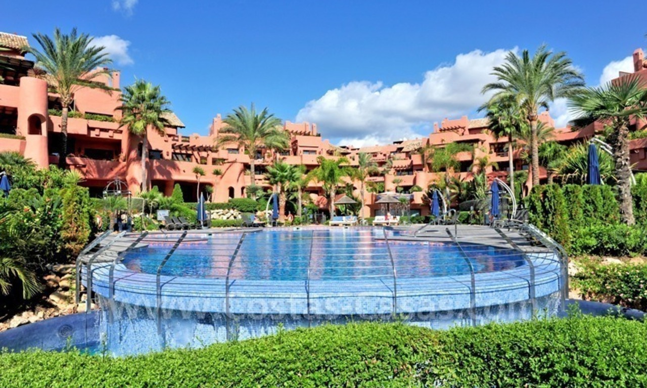 Frontline beach luxury apartment for sale in an exclusive beachfront complex between Marbella and Estepona 8