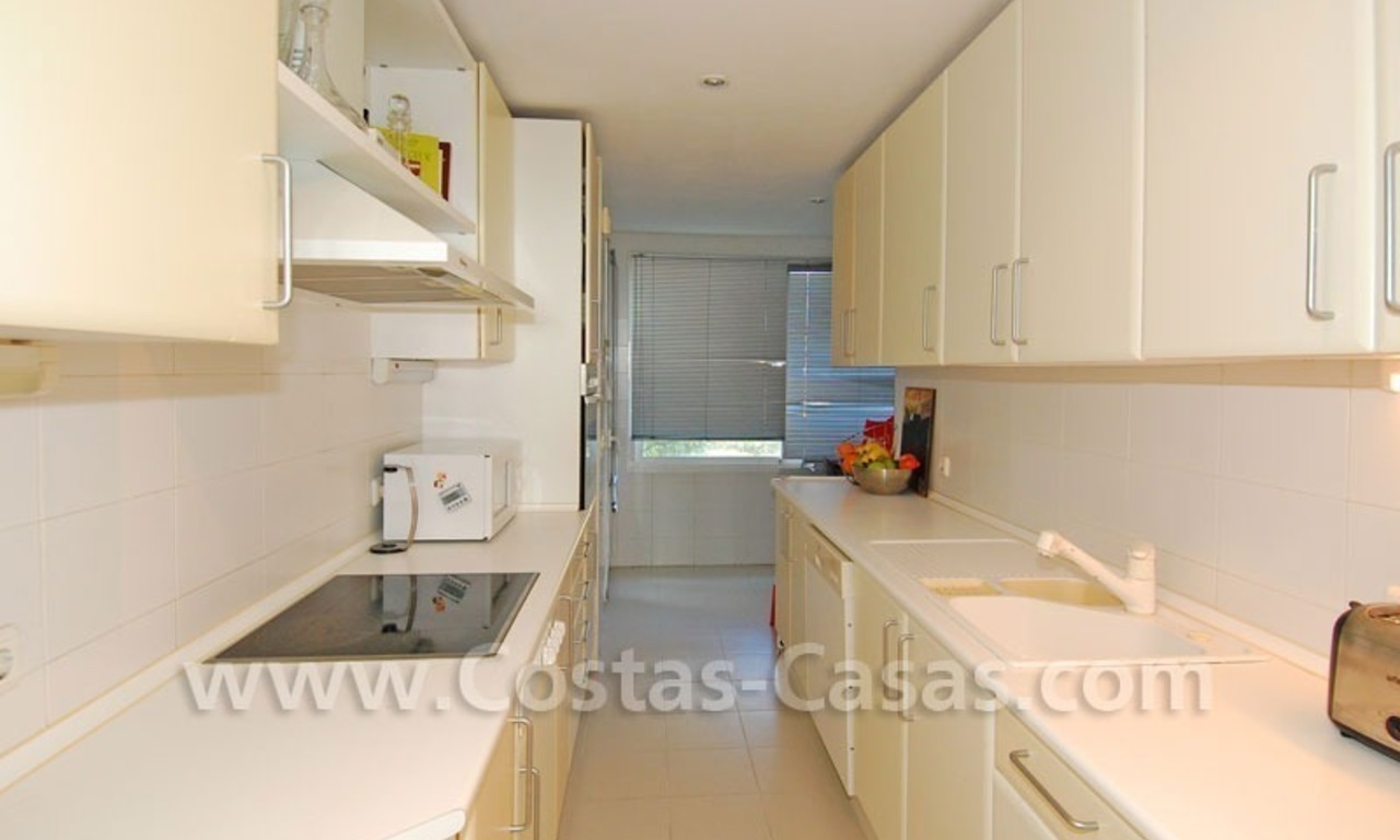Seafront apartment for sale in a beachfront complex, New Golden Mile, Marbella - Estepona 15
