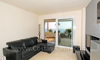 Seafront apartment for sale in a beachfront complex, New Golden Mile, Marbella - Estepona 13
