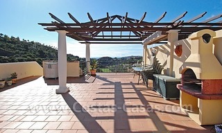 Bargain penthouse apartment for sale in a gated first line golf complex, Marbella – Benahavis 2