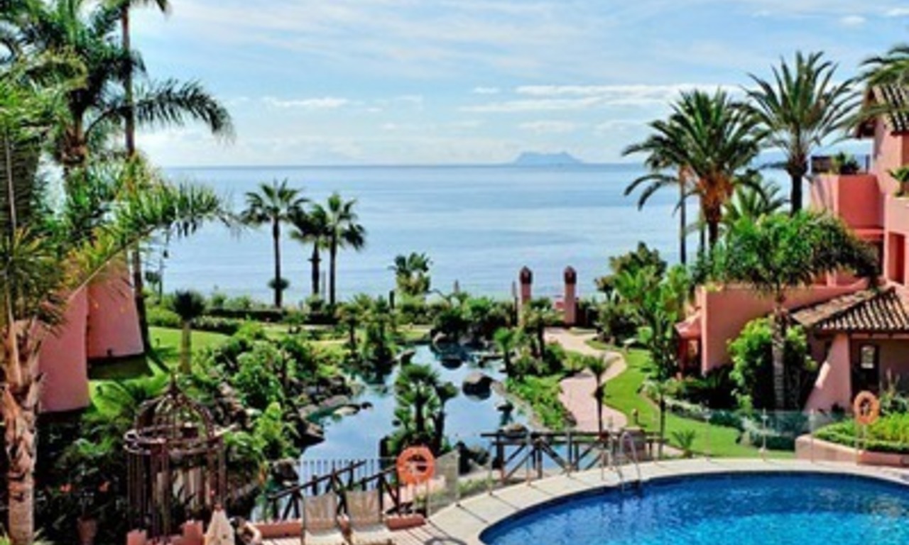 Bargain luxury penthouse apartment for sale, exclusive beachfront complex, New Golden Mile, Marbella - Estepona 12
