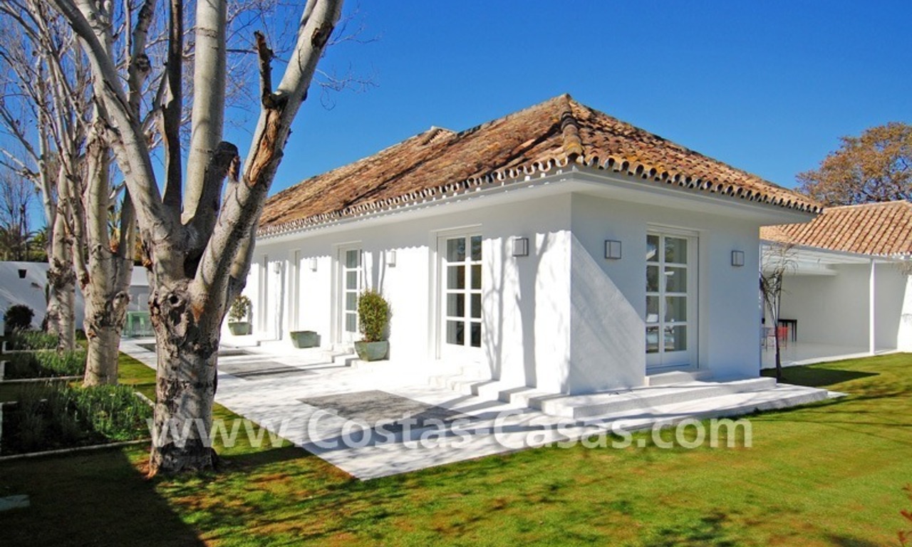 Completely renovated modern andalusian villa close to the beach for sale in Marbella 6