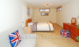 Cozy villa to buy in East of Marbella 16