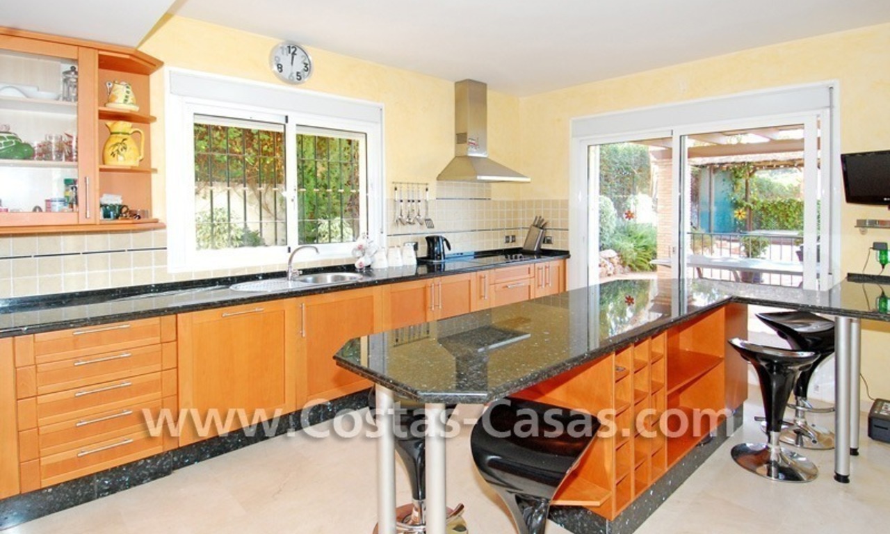 Cozy villa to buy in East of Marbella 12
