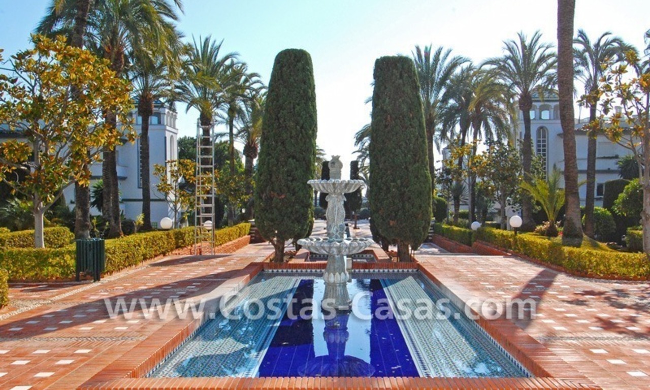 Frontline beach detached villa for sale on gated beachfront complex, Marbella - Estepona 27
