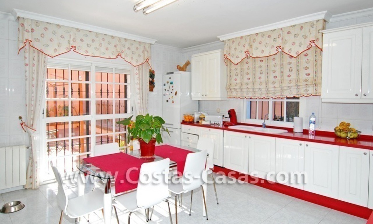 Urgent sale! Andalusian styled villa to buy in Nueva Andalucia - Marbella 13