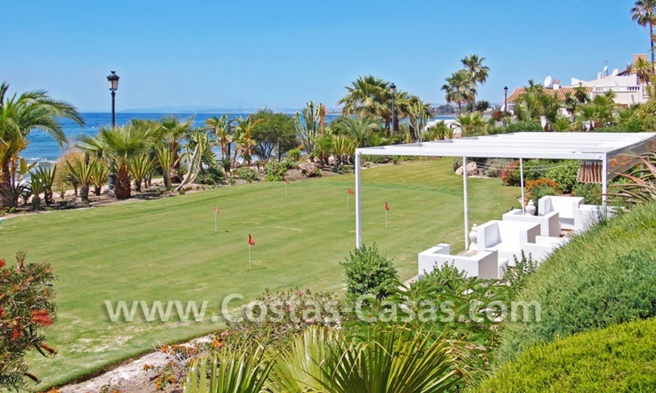 Exclusive frontline beach apartment for sale, Estepona - Marbella 8
