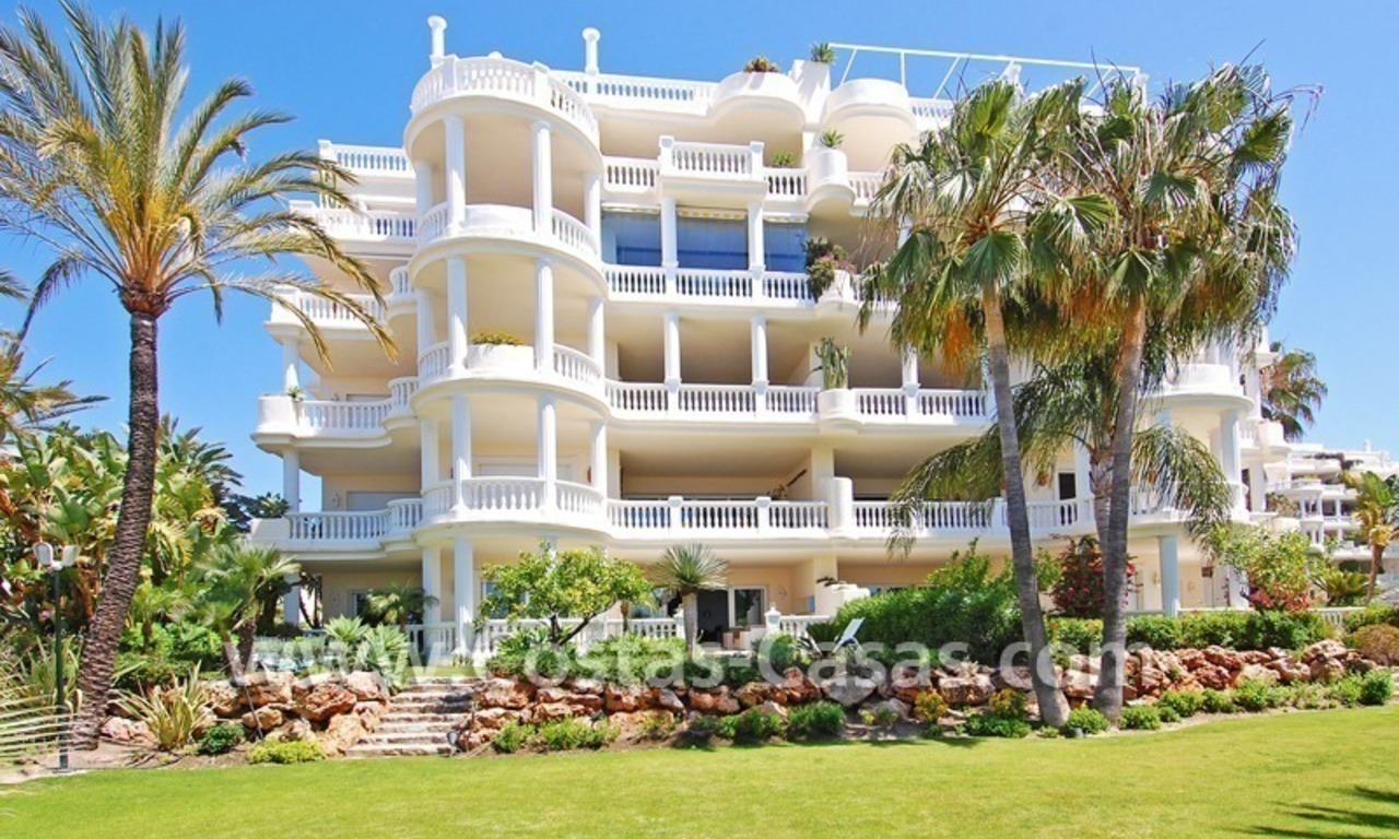 Exclusive beachfront apartment for sale, New Golden Mile, Marbella - Estepona 3
