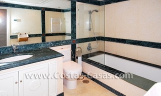Luxury apartment to buy in a beachfront complex, New Golden Mile, Marbella - Estepona 9