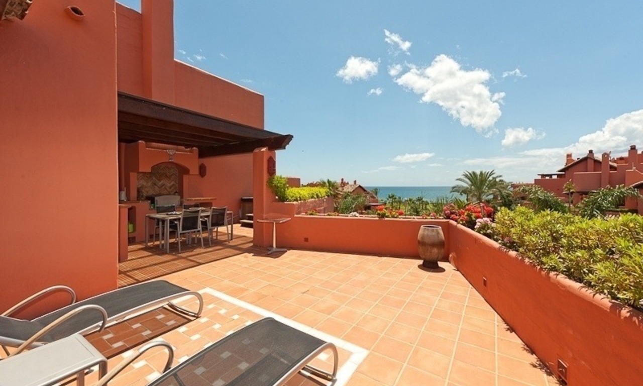 Luxury penthouse apartment for sale in a first line beach complex on the New Golden Mile, Marbella - Estepona 7